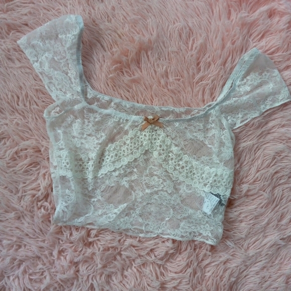 SHEIN Tops - Gorg full lace scoop neck w accent bow crop top! nwot!